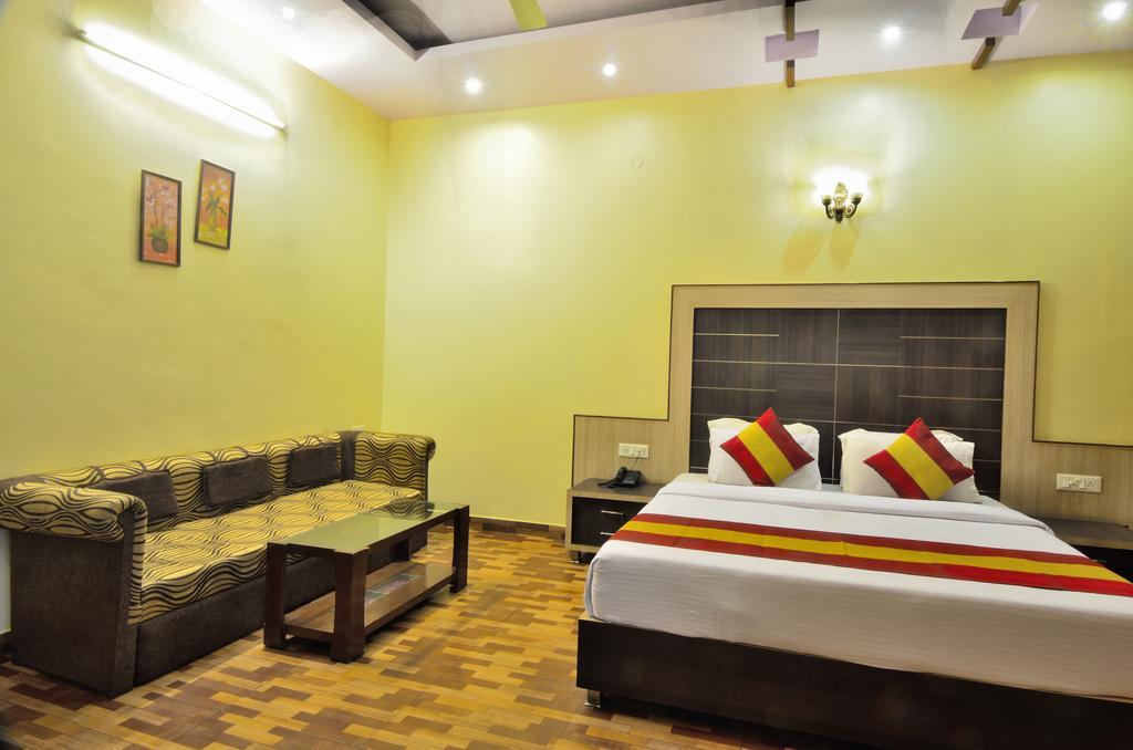 Hotel Roopa International Amritsar Exterior photo