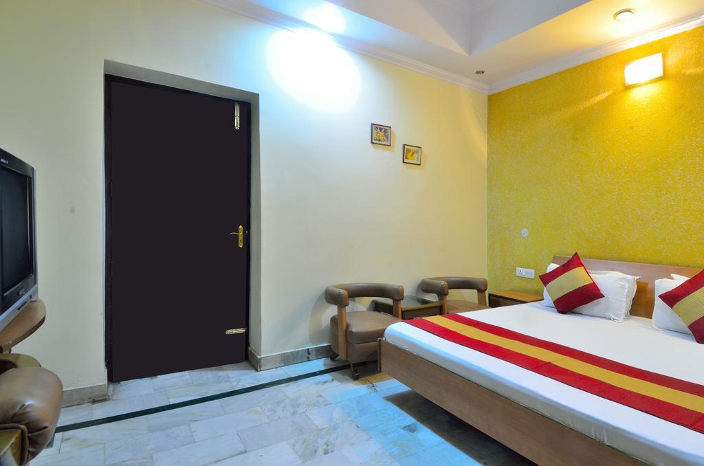 Hotel Roopa International Amritsar Exterior photo